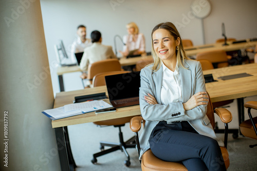 Professional woman in busin...