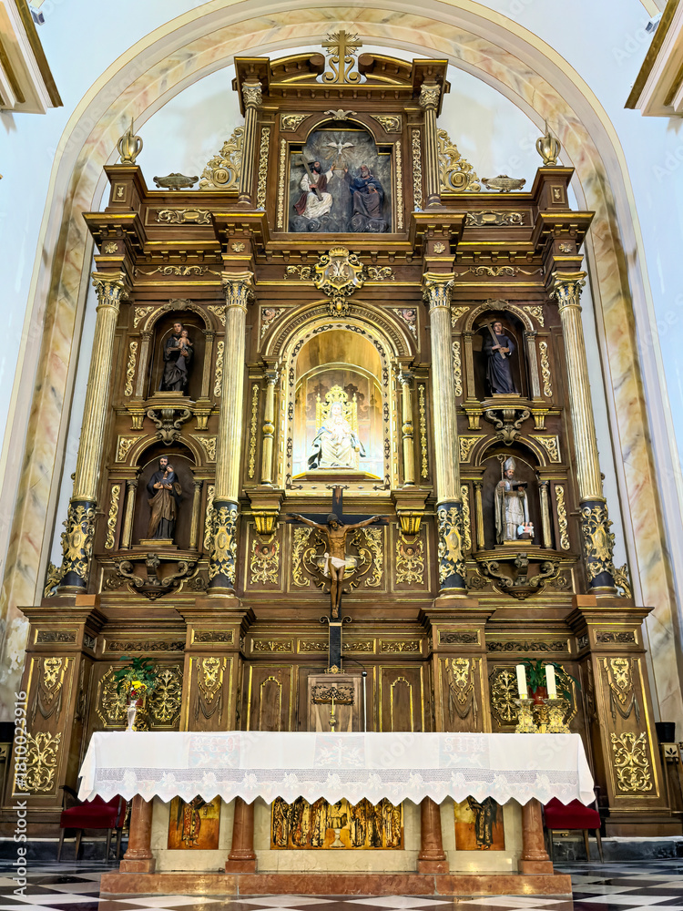 Obraz premium Main altarpiece of San Jose Church with statues, gold details and crucifix