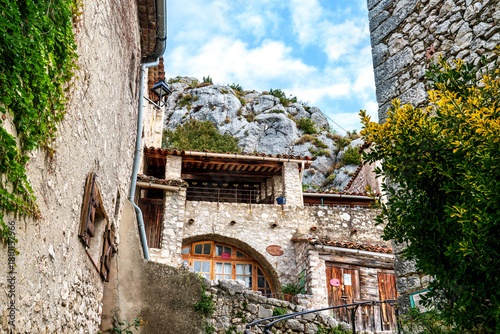Fototapeta Naklejka Na Ścianę i Meble -  The narrow streets of the old village Trigance in Provence, France