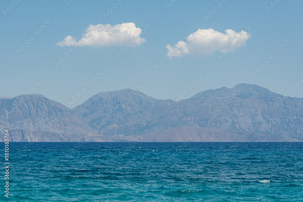 Fototapeta premium Paysage montagneux de Crète et de la mer