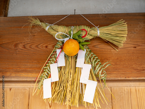 新年を迎えるしめ飾り