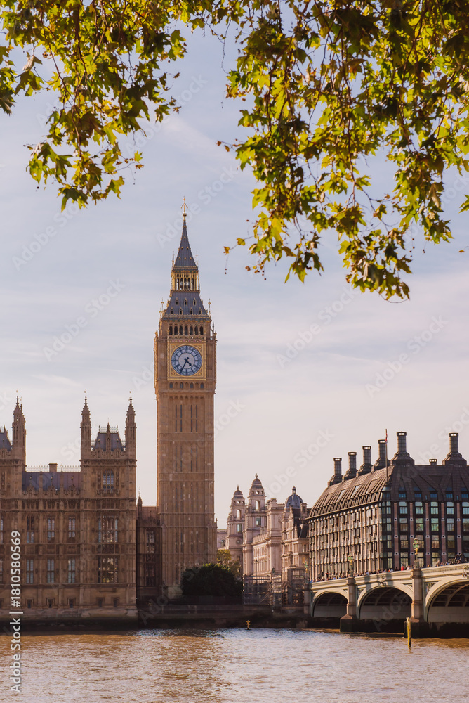 Fototapeta premium London, UK, 14 SEP 2023: Big Ben clock tower captured from within St. Thomas hospital Trust Park.