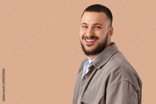 Young man with beautiful sm...