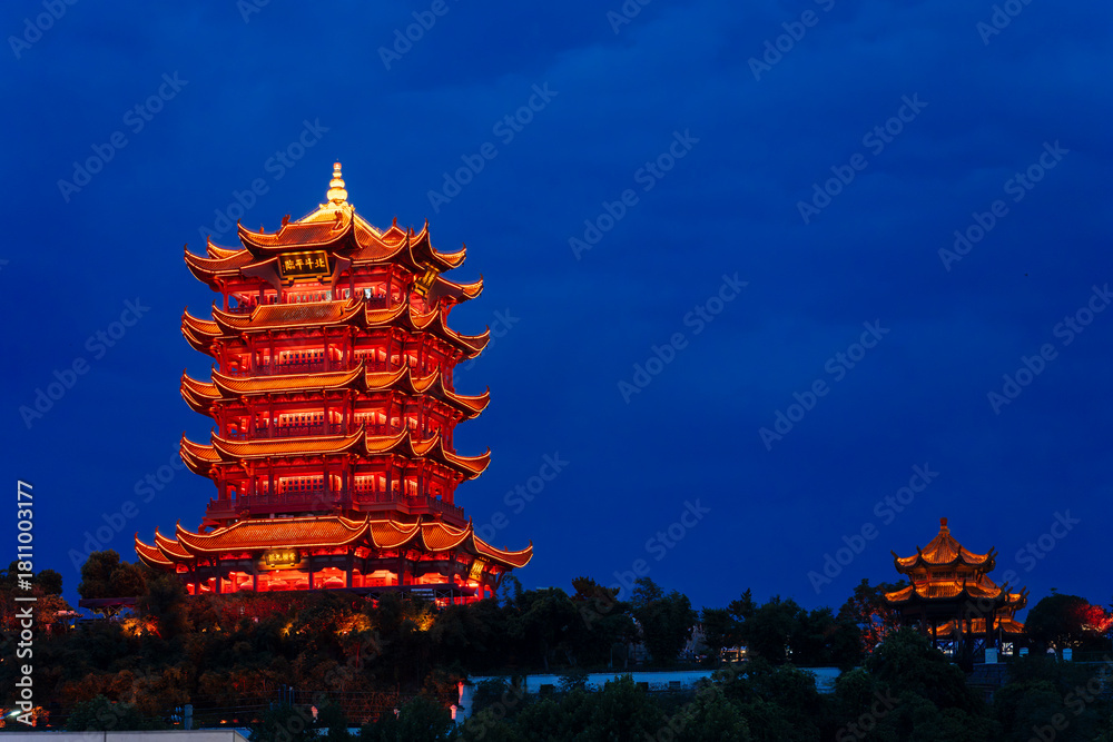 Fototapeta premium Huanghe Tower at night