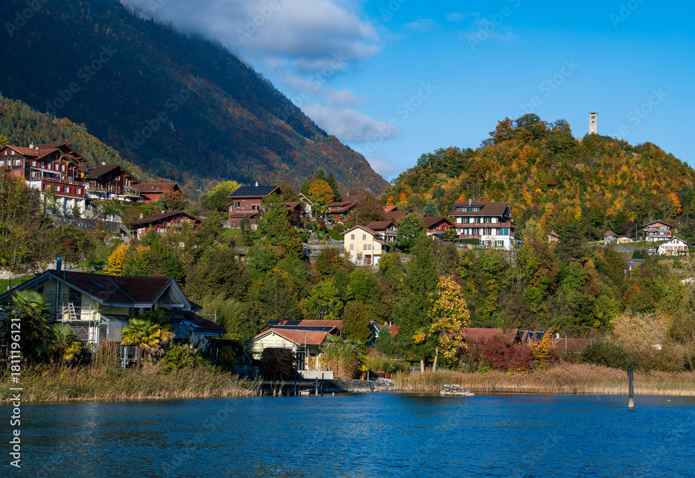Fototapeta premium Autumn lake scenery in Interlaken, Switzerland