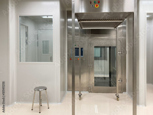 Pharmaceutical Cleanroom with Stainless Steel Finish
