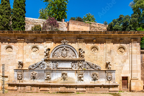 Historischer Brunnen an der Alhambra, Granada