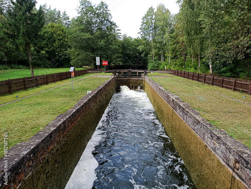 Śluza Paniewo na kanał augustowski w puszcza augustowska