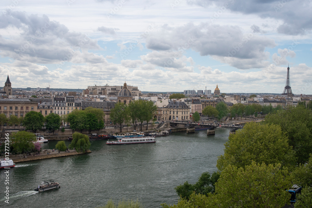 Fototapeta premium Paris, France - Scenic View of the Seine River in the Spring