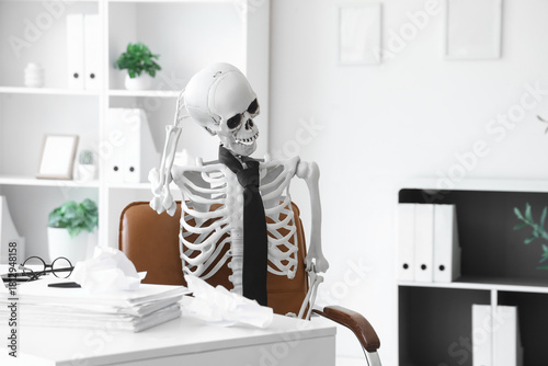 Thoughtful human skeleton m...