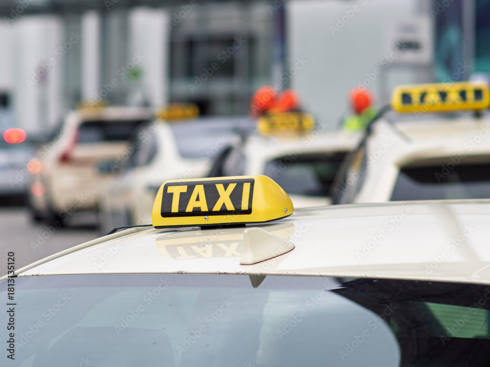 Φωτογραφία Yellow Taxi Cabs Waiting at Urban Taxi Stand