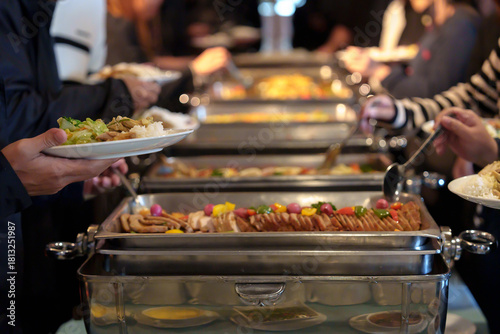 Canvastavla People's hands serving themselves at buffet during party or seminar in hotel, with a variety of food and drinks available