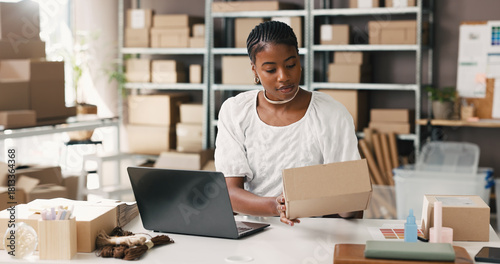 Canvastavla Black woman, laptop and logistics with box for small business startup or delivery schedule in store