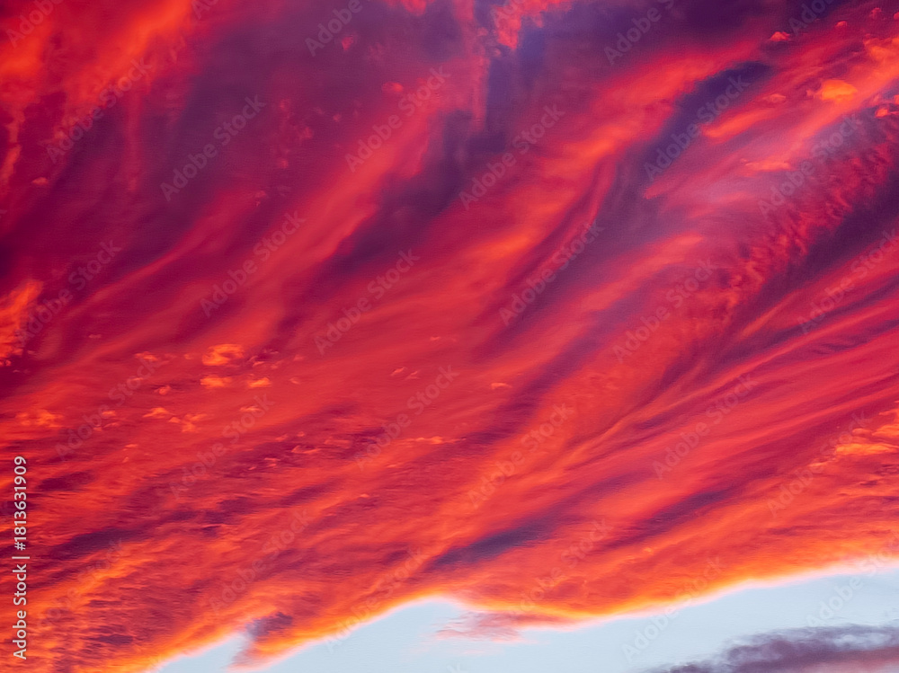 Fototapeta premium 真っ赤な夕焼け雲