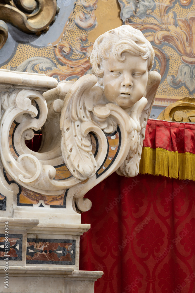 Fototapeta premium SALERNO, ITALY - OCTOBER 6, 2025: The detail of baroque main altar of church Chiesa di San Giorgio by Pietro and Bartolomeo Ghetti from 17. cent. 
