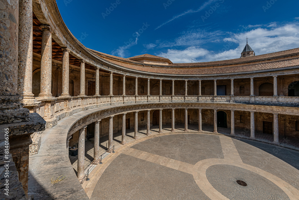 Obraz premium Circular patio of the Palace of Charles V (Palacio de Carlos V), Alhambra de Granada, Spain