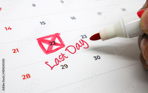 Obraz na plátne Marking the Last day on a calendar, symbolizing an important transition, complet