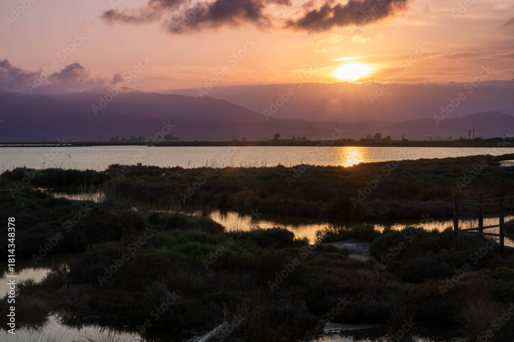 Fototapeta premium Sonnenuntergang im Ebro Delta in Spanien