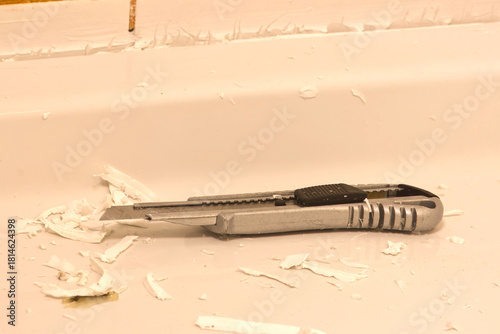 Sharp tool used to remove old silicone in the bathroom.