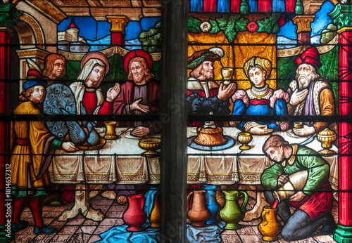 Slika na platnu Stained glass (19th century) of Miracle of Jesus: During a wedding in Cana Jesus, transforms water into wine