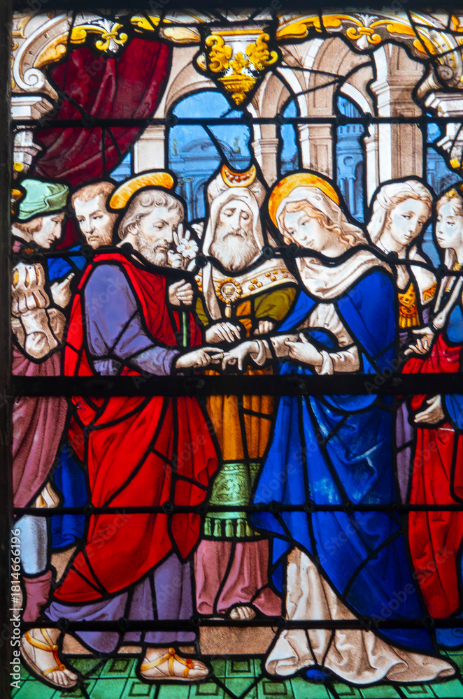 Obraz premium Stained glass (19th century) of Holy family: The wedding of Mary and Joseph.