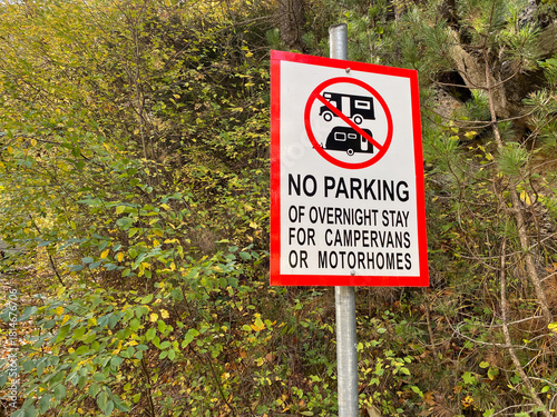 No parking sign in nature setting prohibiting campervans and motorhomes