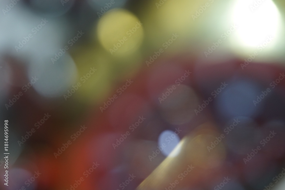 Obraz premium Abstract image of a watch with golden elements, the effect of light reflecting and creating a circular bokeh effect produces an artistic, unfocused impression suitable for background images 
