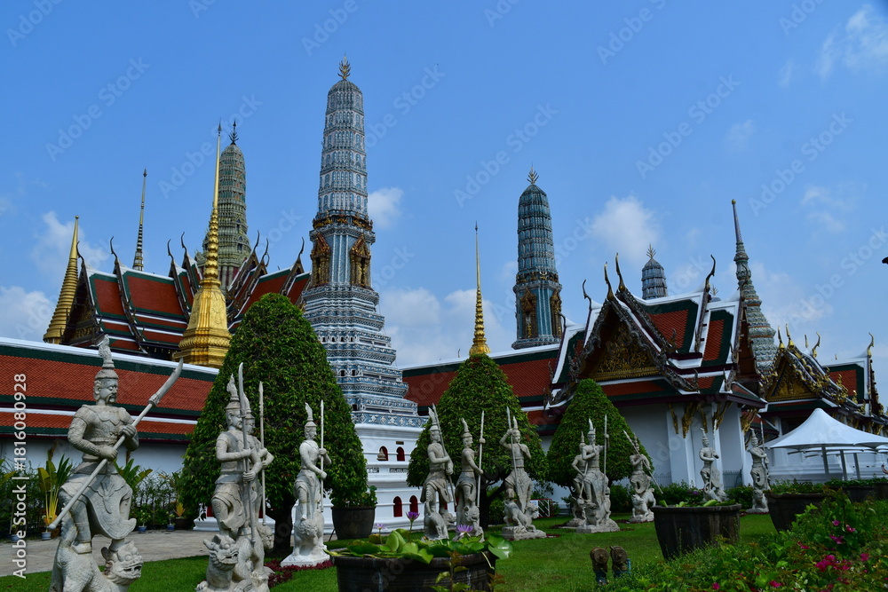 Naklejka premium タイバンコクのワット・プラケオ（エメラルド寺院）