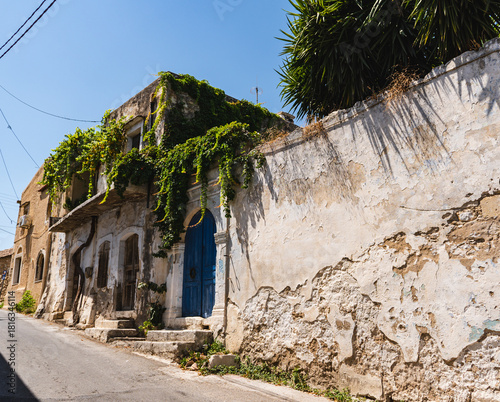 Fototapeta Naklejka Na Ścianę i Meble -  a narrow street in the small Greek town of Margarites on the island of Crete