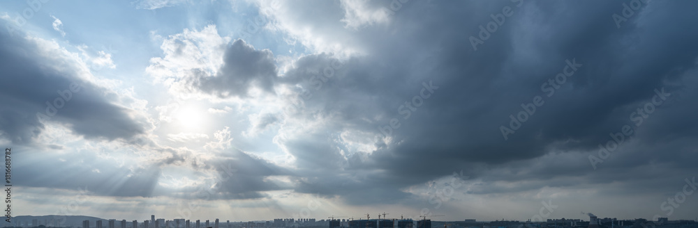 Fototapeta premium Sun rays through dramatic clouds