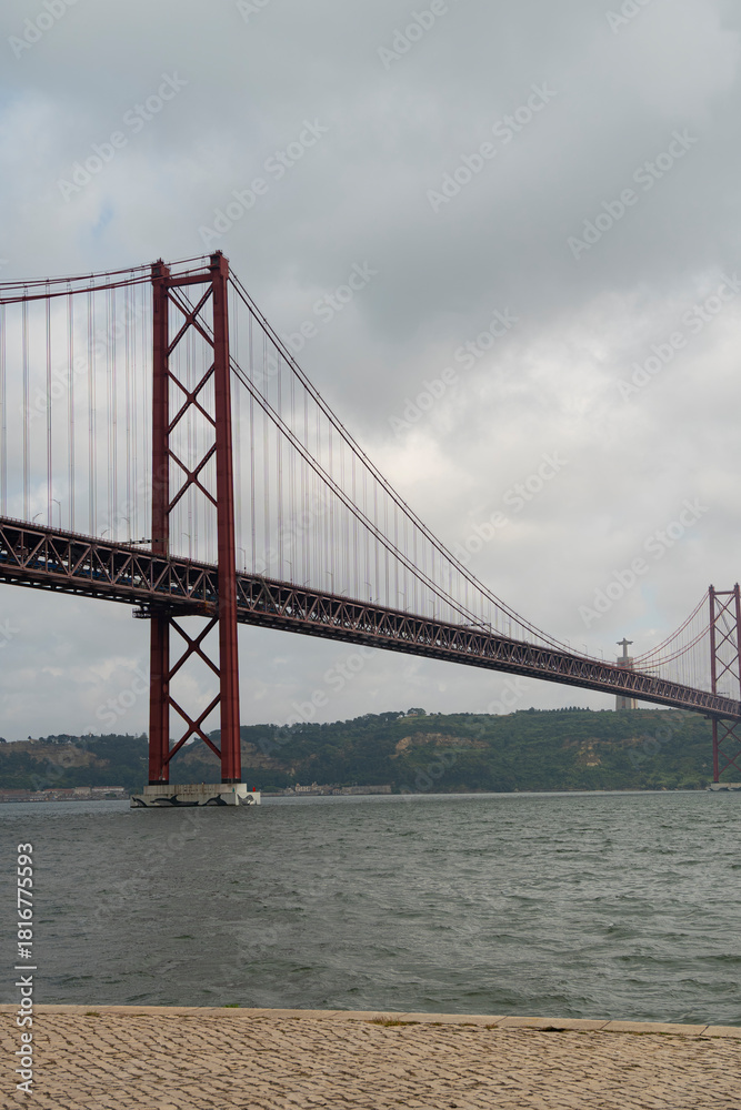 Fototapeta premium Rote Brücke von Lissabon Ponte 25 de Abril