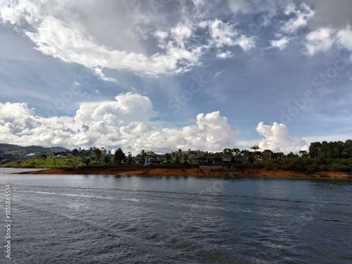 Embalse Peñol-Guatapé, Colombia