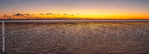Letztes Licht über der Nordsee als Panoramaaufnahme