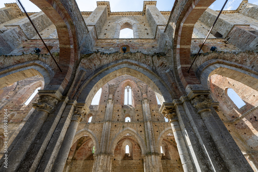 Fototapeta premium Abbazia di San Galgano Gothic arches - Chiusdino, Italy