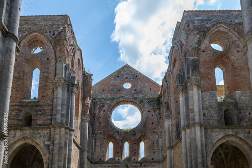 Cuadro en lienzo Abbazia di San Galgano nave ruins - Chiusdino, Italy