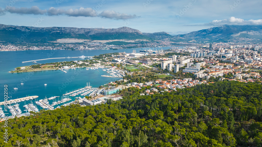 Naklejka premium Split City & Coastline