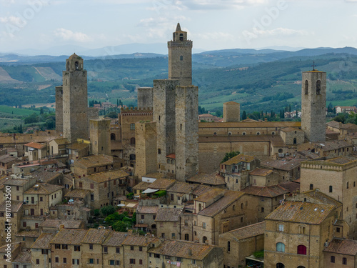 Foto Medieval Tower Skyline of San Gimignano - San Gimignano, Italy