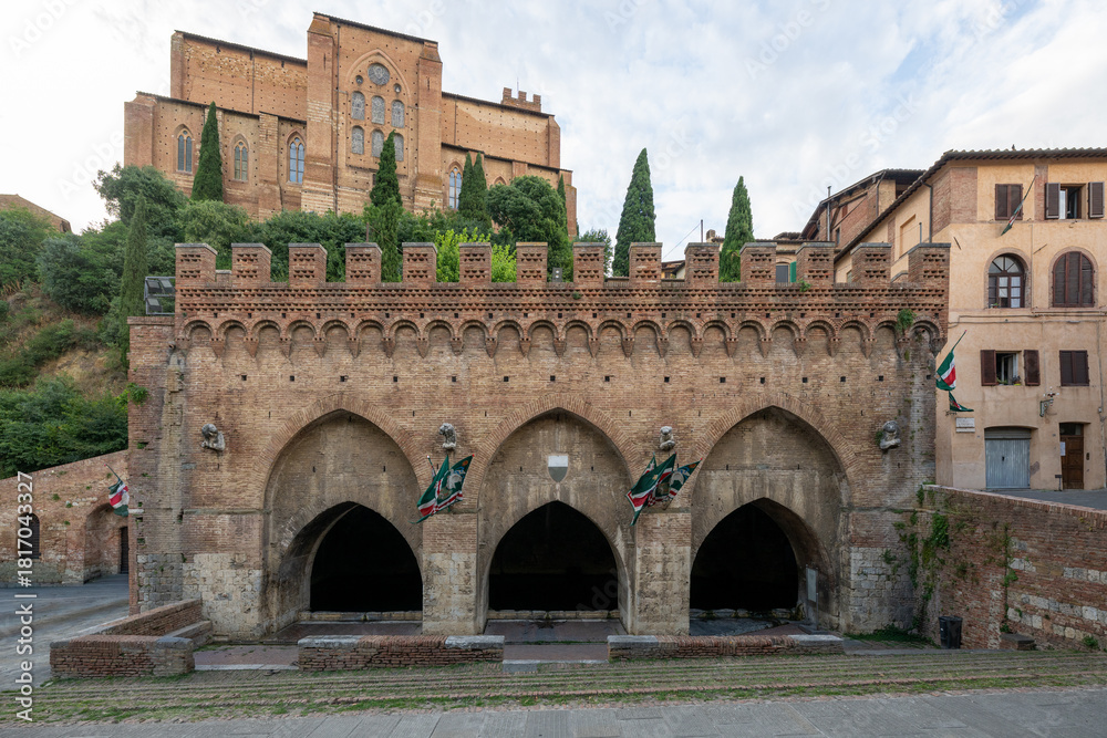 Obraz premium Fontebranda Fountain - Siena, Italy