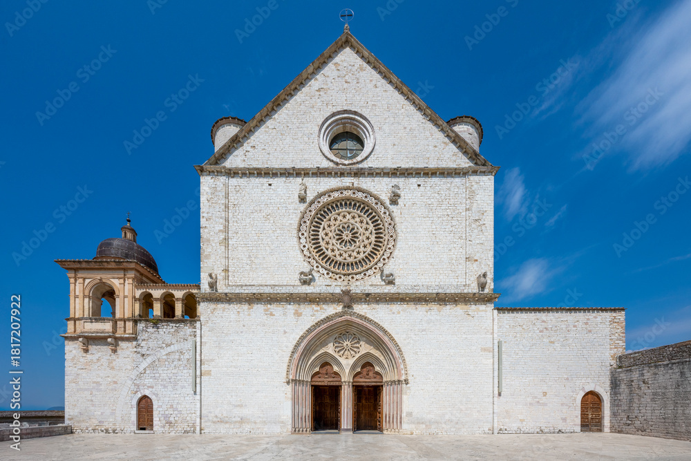 Fototapeta premium Papal Basilica of Saint Francis - Assisi, Italy