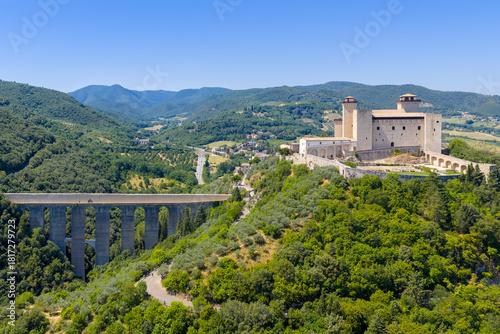 Tableau sur toile Rocca Albornoziana and Ponte delle Torri - Spoleto, Italy