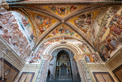 Valokuva Chapel of the Madonna di San Brizio Ceiling - Orvieto, Italy