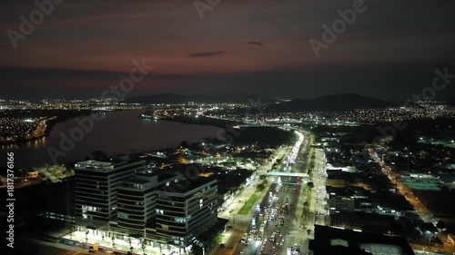 Wallpaper Mural Ciudad con paisaje urbano y un rio de fondo en un atardecer Torontodigital.ca