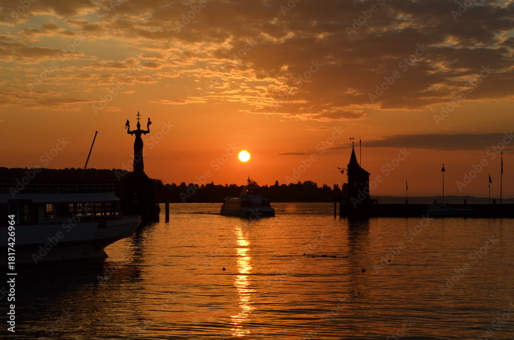 Naklejka premium Sunrise in Constance Harbor 