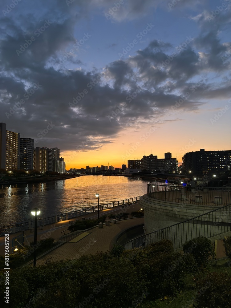 Fototapeta premium sunset over the city