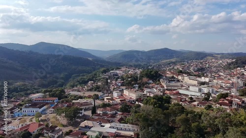 Vista aérea da cidade histórica de Santa Bárbara – MG