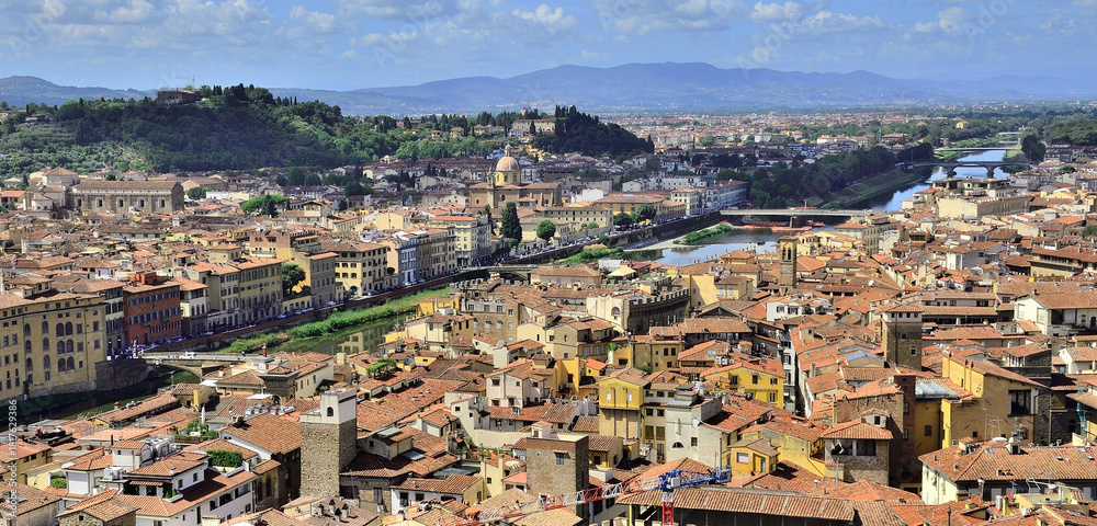 Naklejka premium Arno River and bridges