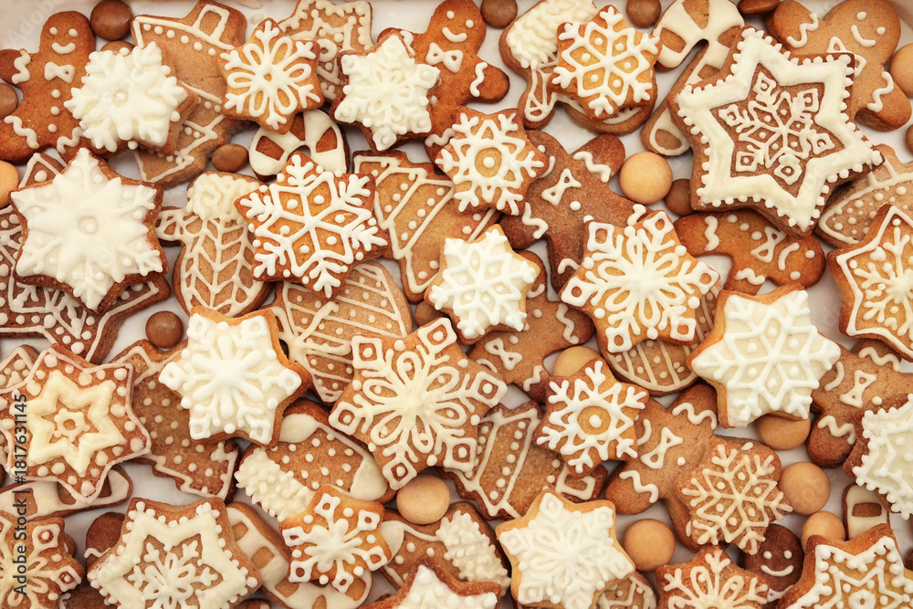 Fototapeta premium Homemade gingerbread sugar cookies, festive Christmas and New Year sweeties background card