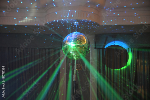 palla luminosa in discoteca