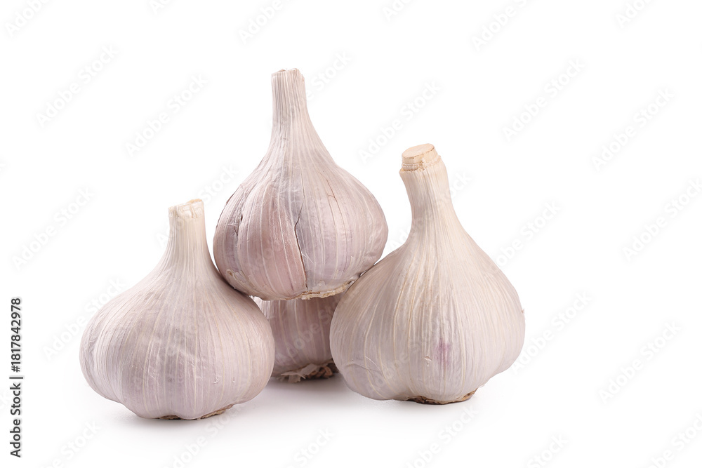 Obraz premium Fresh Shandong Garlic Bulbs on White Background - Organic Cooking Ingredients