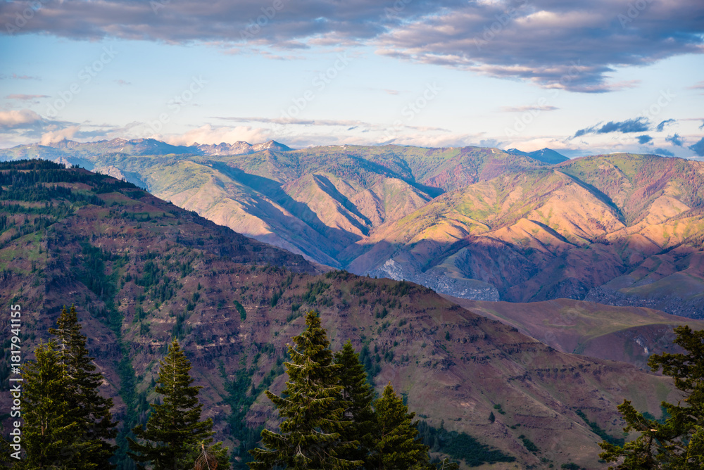 Naklejka premium Steep And Deep Canyon Ridges